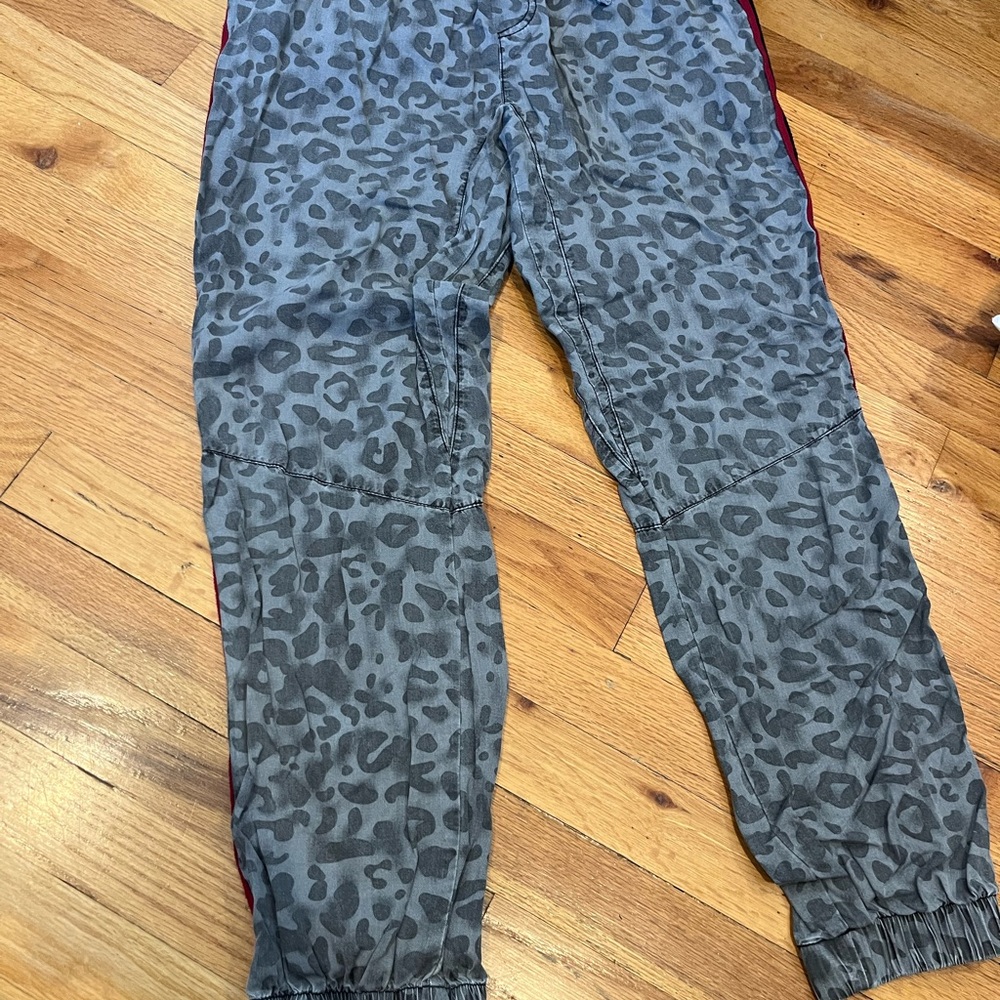 Vintage Havana Gray Leopard Print Cropped Pants